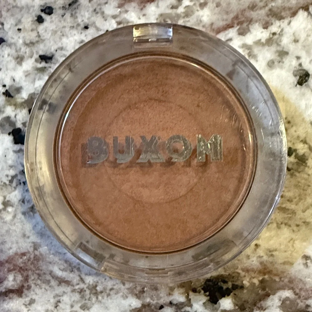 Buxom staycation vibes - backyard bronze